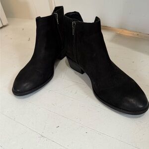 Frye and Co Black Ankle Boots with zipper. Size 8.5